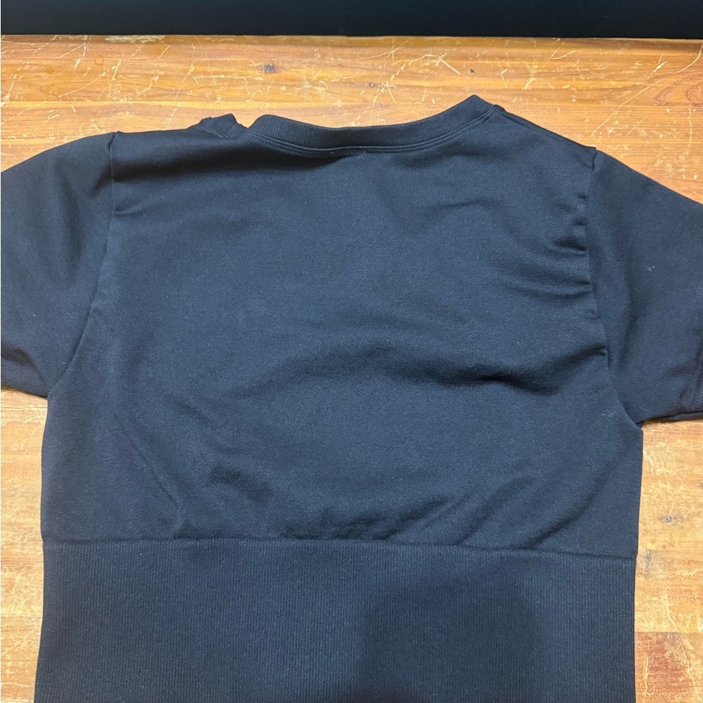 Shoreline Black Crop Top - Picture 3 of 3